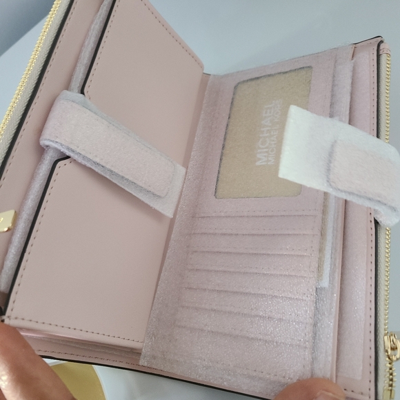 Michael Kors Jet Set Wallet - Picture 5 of 6